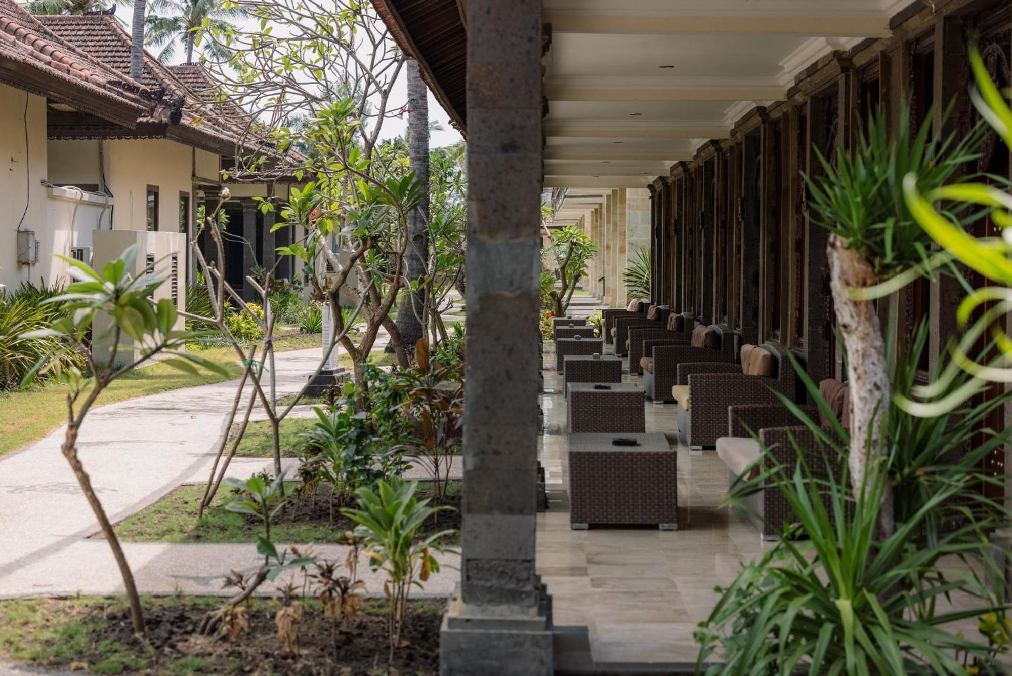 Ombak Sunset Hotel Gili Trawangan Exterior photo