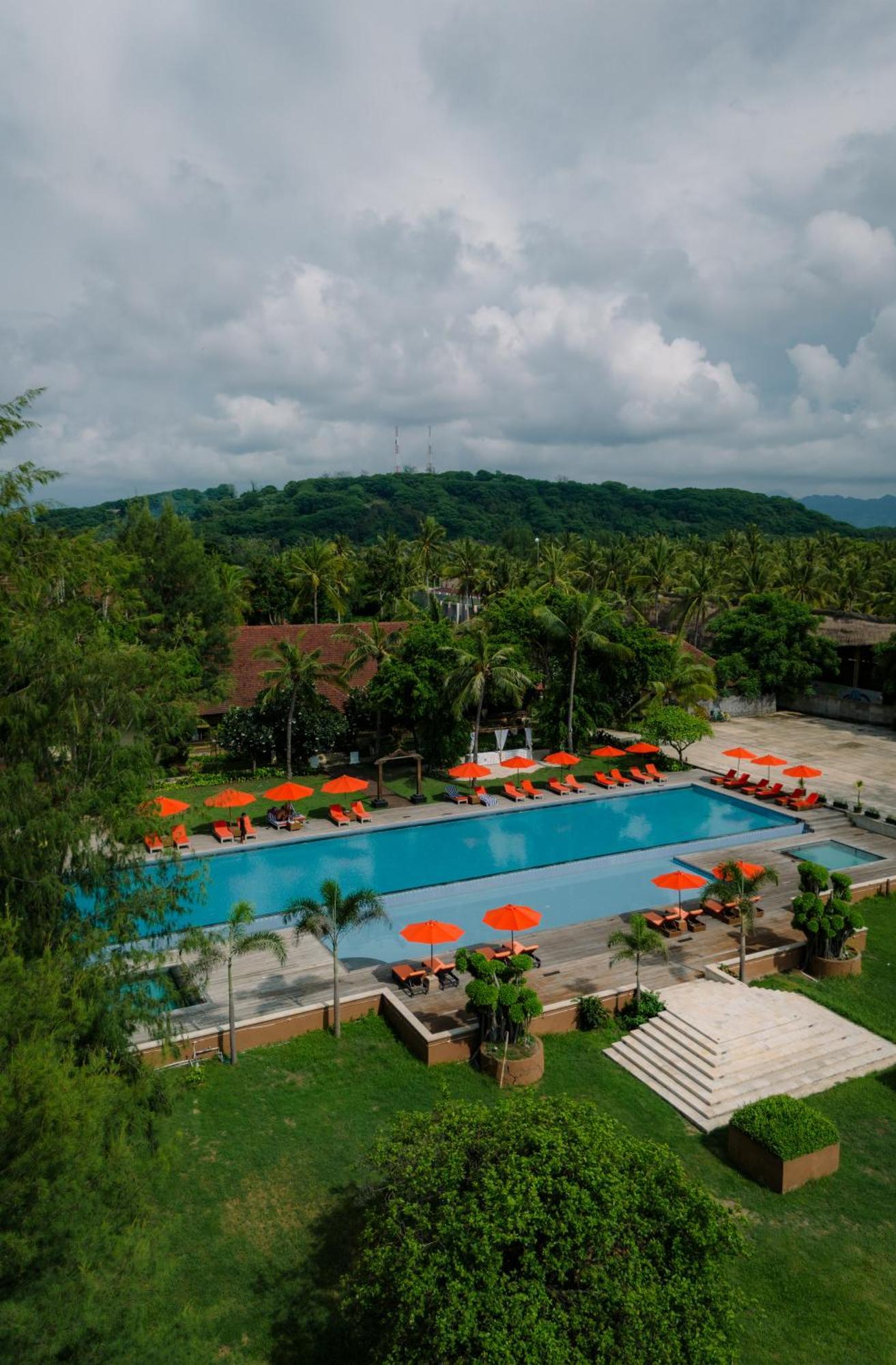 Ombak Sunset Hotel Gili Trawangan Exterior photo