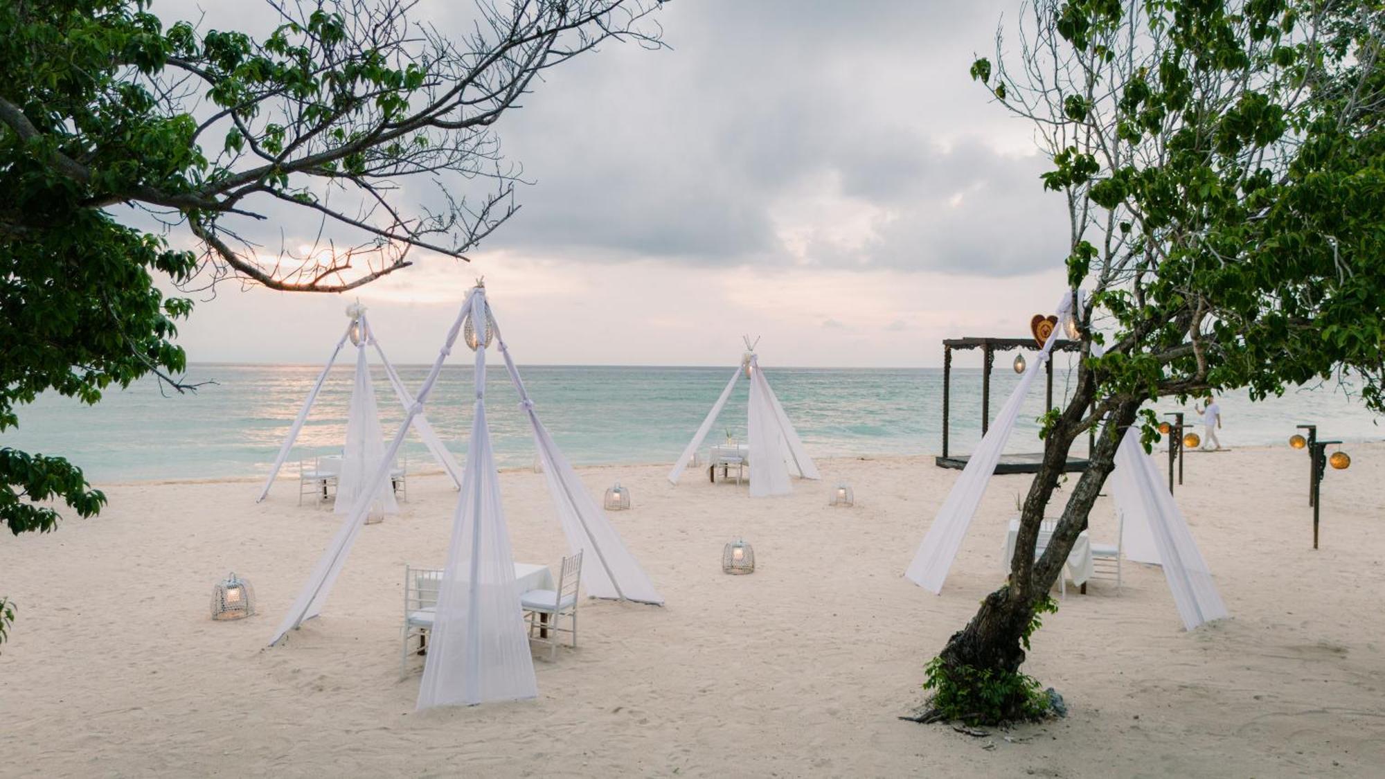 Ombak Sunset Hotel Gili Trawangan Exterior photo